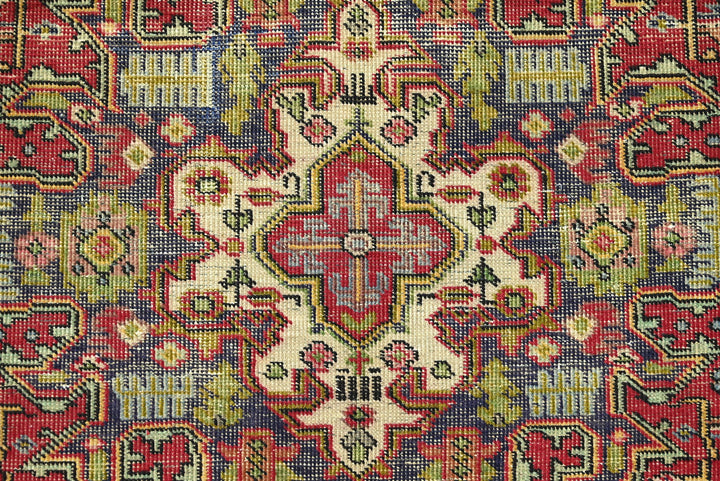 red Medium rug 5' 6" x 7' 7"