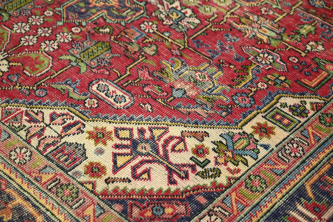 red Medium rug 5' 6" x 7' 7"