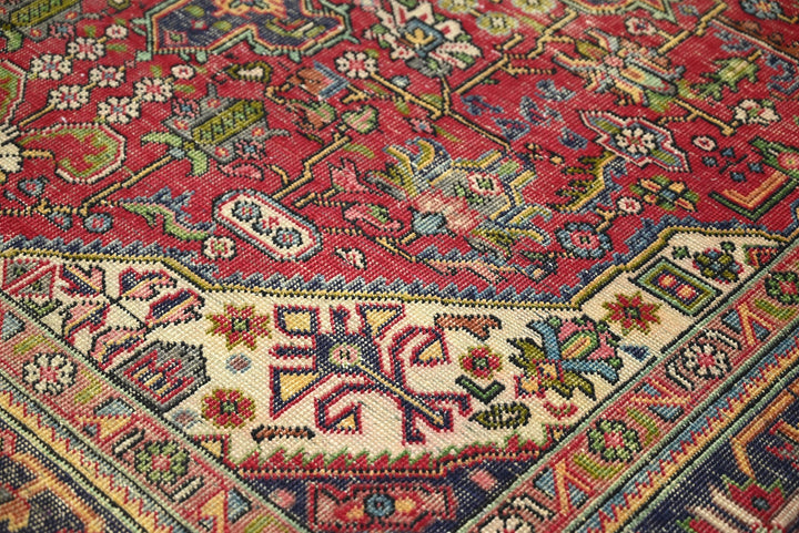 red Medium rug 5' 6" x 7' 7"