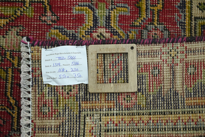 red Medium rug 5' 6" x 7' 7"