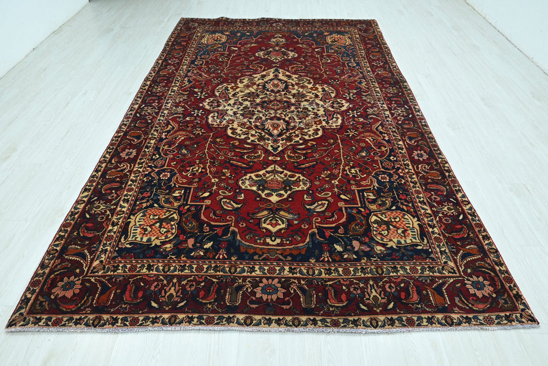 red Oversized rug 6' 8" x 11' 7"