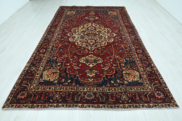 red Oversized rug 6' 8" x 11' 7"