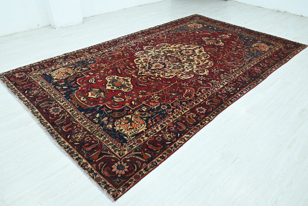 red Oversized rug 6' 8" x 11' 7"