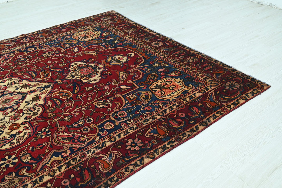 red Oversized rug 6' 8" x 11' 7"