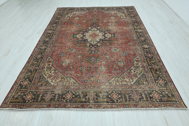 Medium rug 6' 4" x 9' 3"