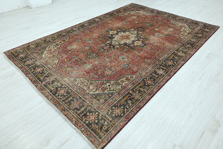 Medium rug 6' 4" x 9' 3"
