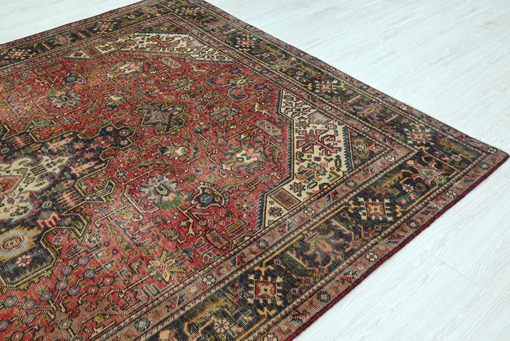 Medium rug 6' 4" x 9' 3"