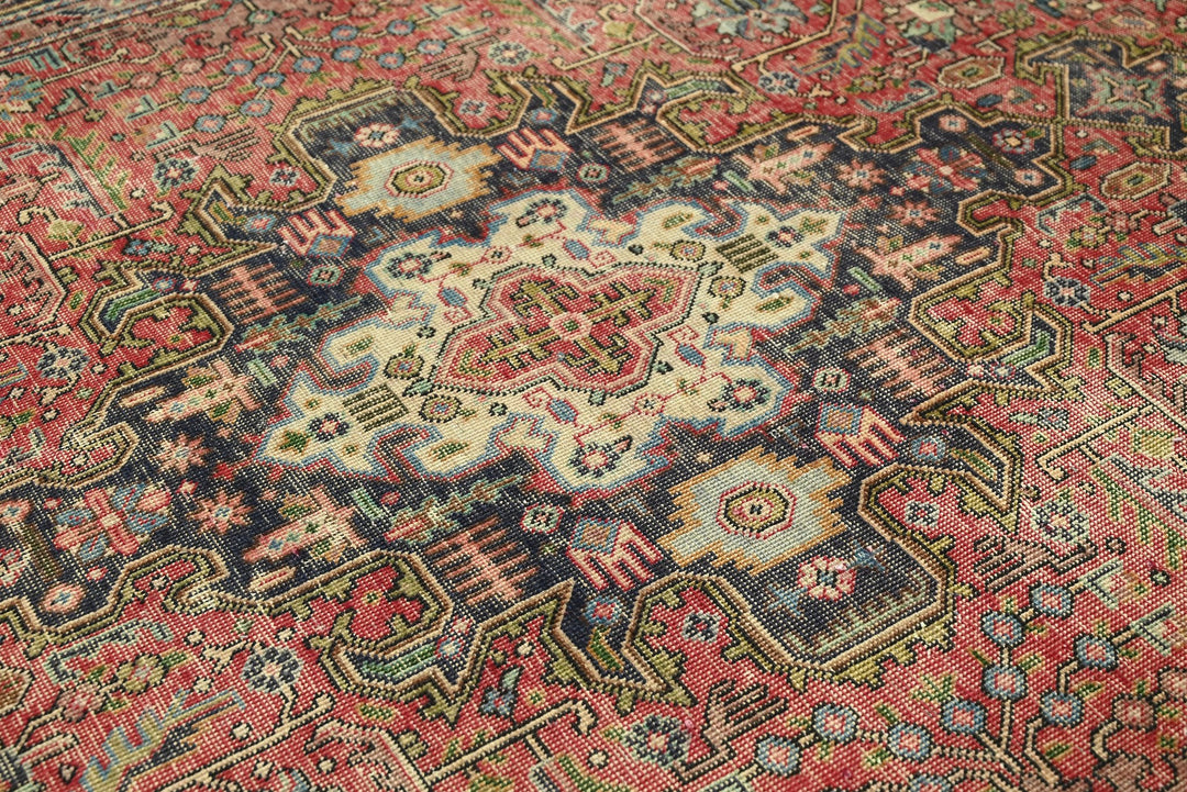 Medium rug 6' 4" x 9' 3"