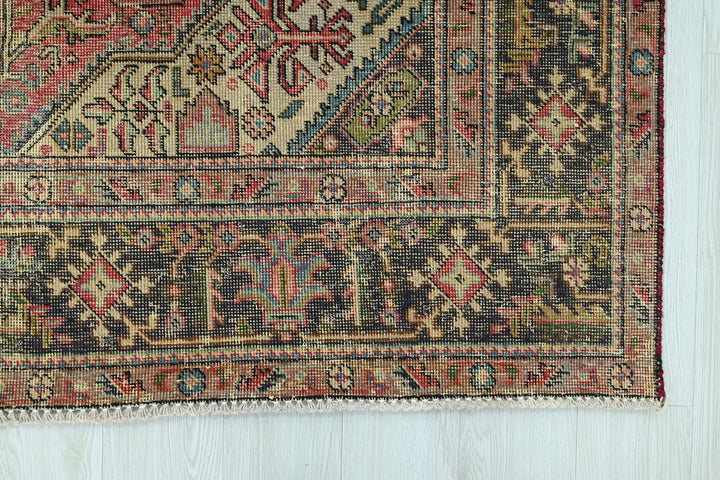 Medium rug 6' 4" x 9' 3"