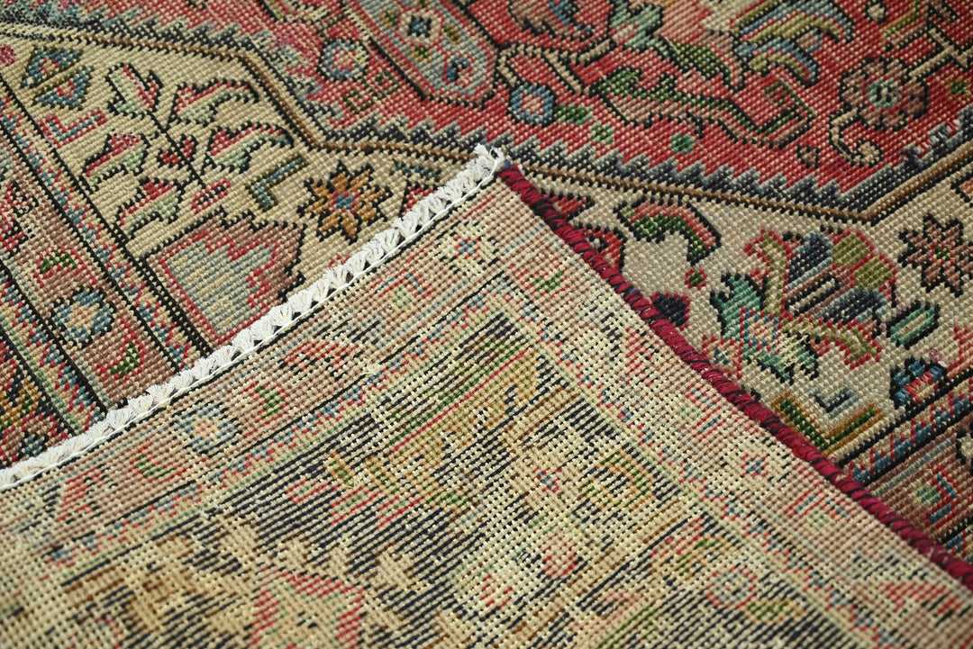 Medium rug 6' 4" x 9' 3"