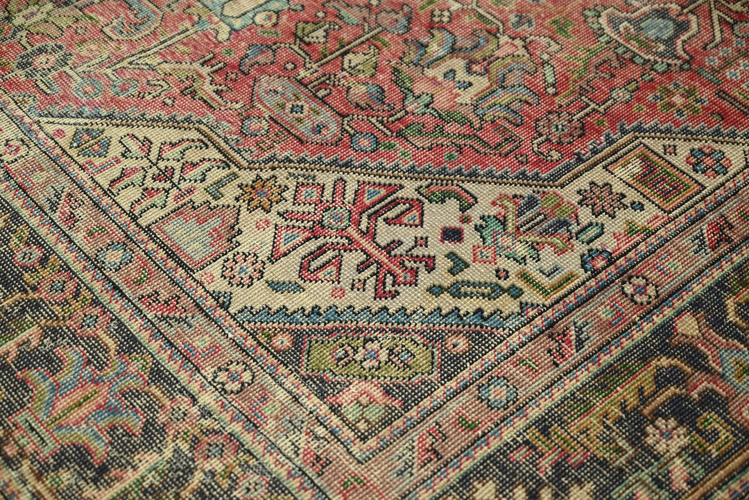 Medium rug 6' 4" x 9' 3"