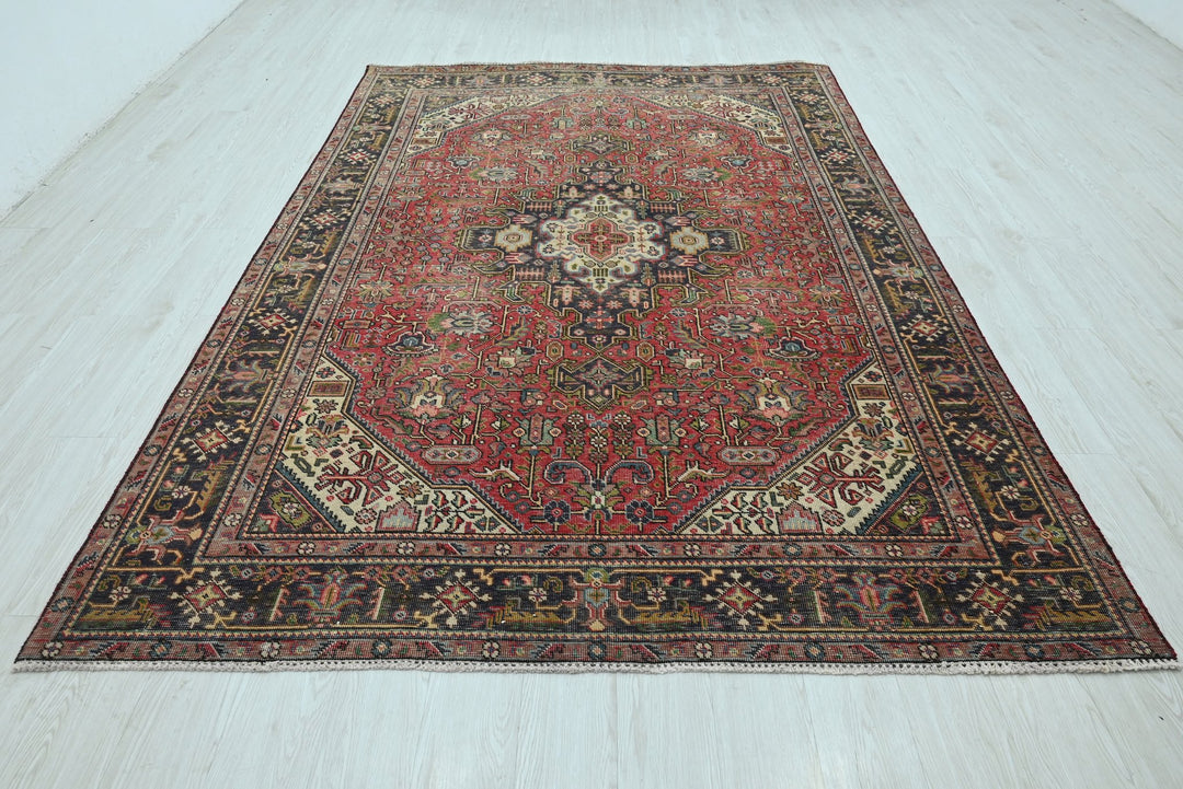 Medium rug 6' 4" x 9' 3"