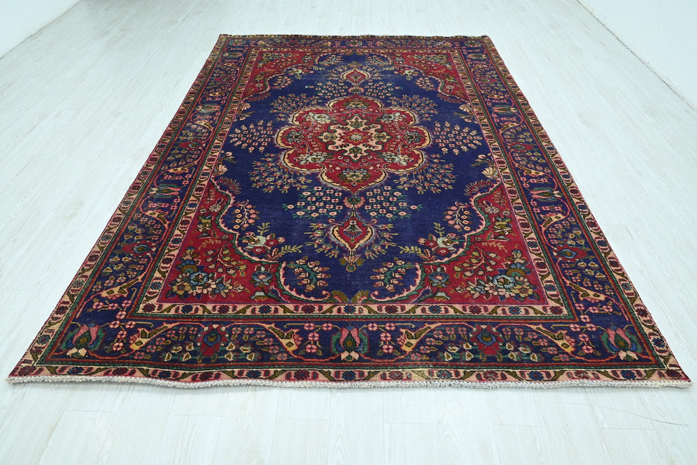 blue Large rug 6' 7" x 9' 8"