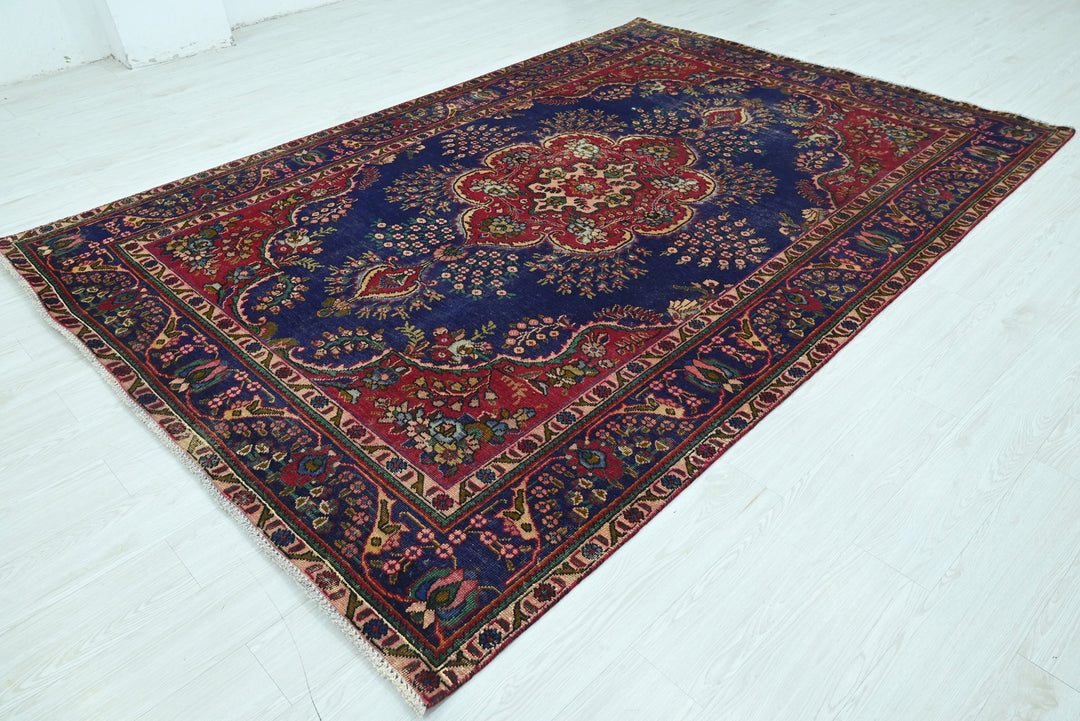 blue Large rug 6' 7" x 9' 8"