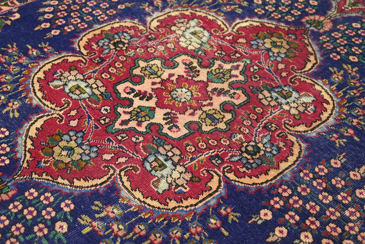 blue Large rug 6' 7" x 9' 8"