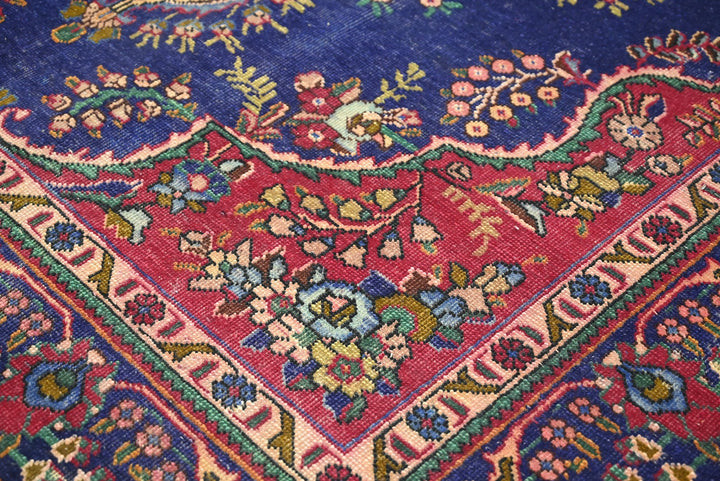 blue Large rug 6' 7" x 9' 8"