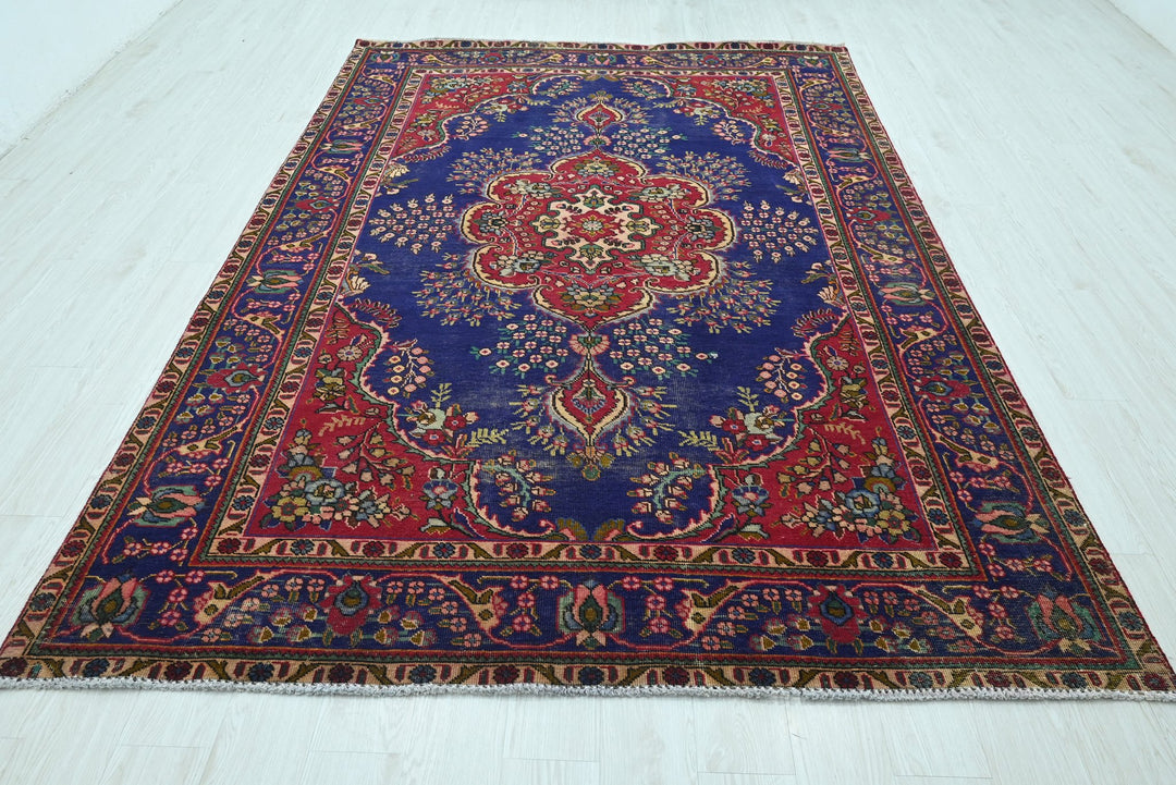blue Large rug 6' 7" x 9' 8"