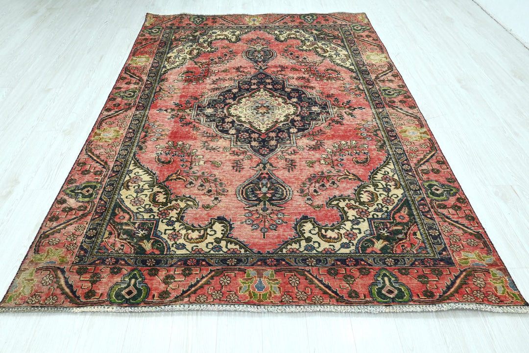 red Medium rug 6' 0" x 8' 10"