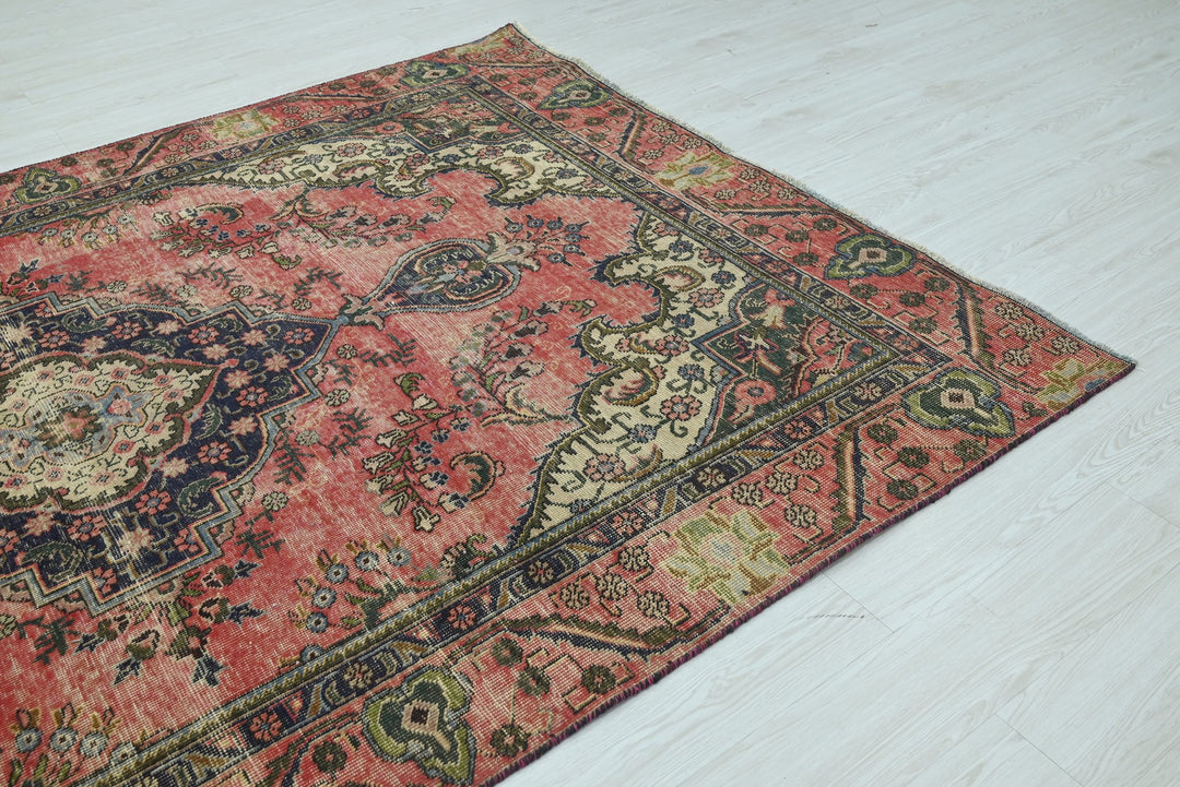 red Medium rug 6' 0" x 8' 10"