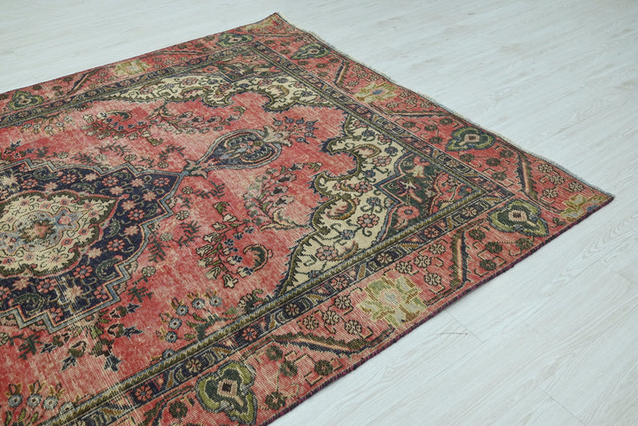 red Medium rug 6' 0" x 8' 10"