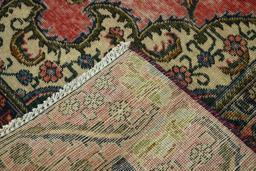 red Medium rug 6' 0" x 8' 10"