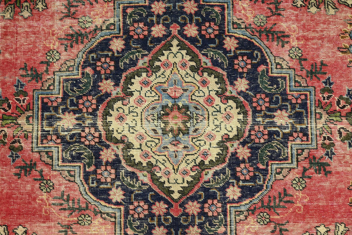 red Medium rug 6' 0" x 8' 10"