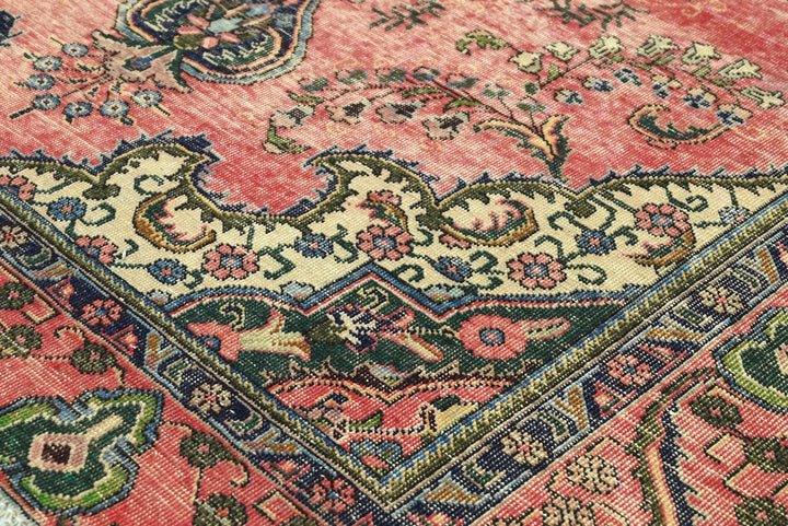 red Medium rug 6' 0" x 8' 10"