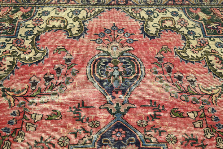 red Medium rug 6' 0" x 8' 10"