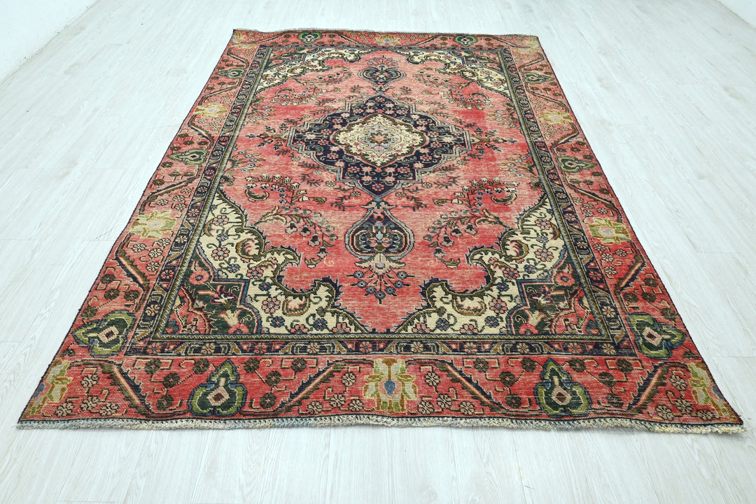 red Medium rug 6' 0" x 8' 10"