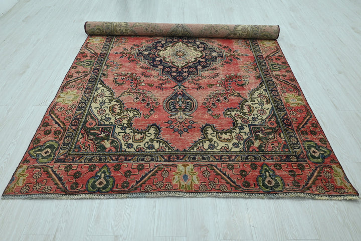 red Medium rug 6' 0" x 8' 10"