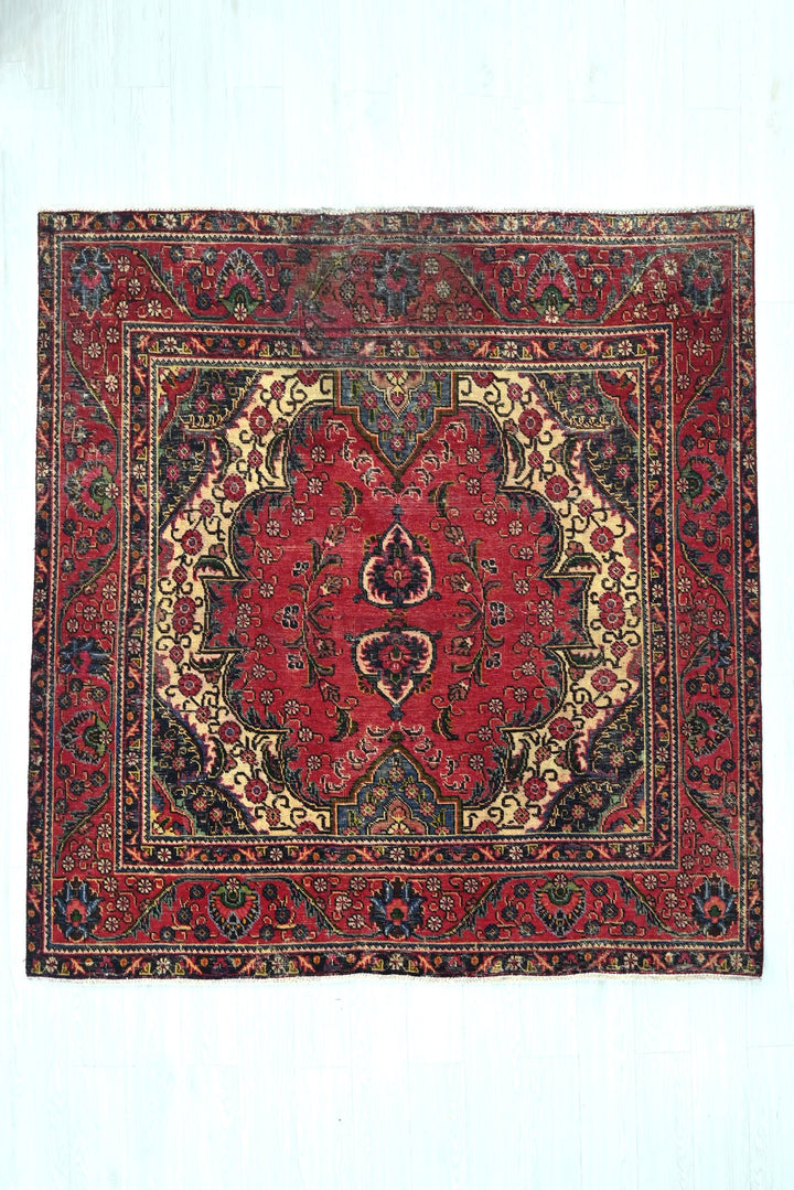 red Medium rug 6' 5" x 5' 10"