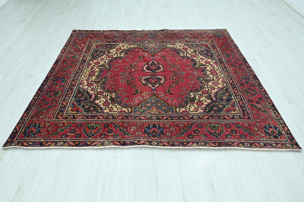 red Medium rug 6' 5" x 5' 10"