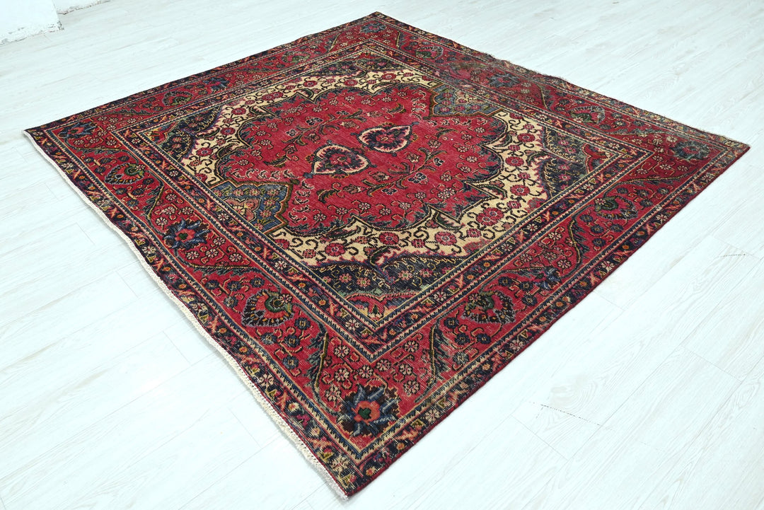 red Medium rug 6' 5" x 5' 10"