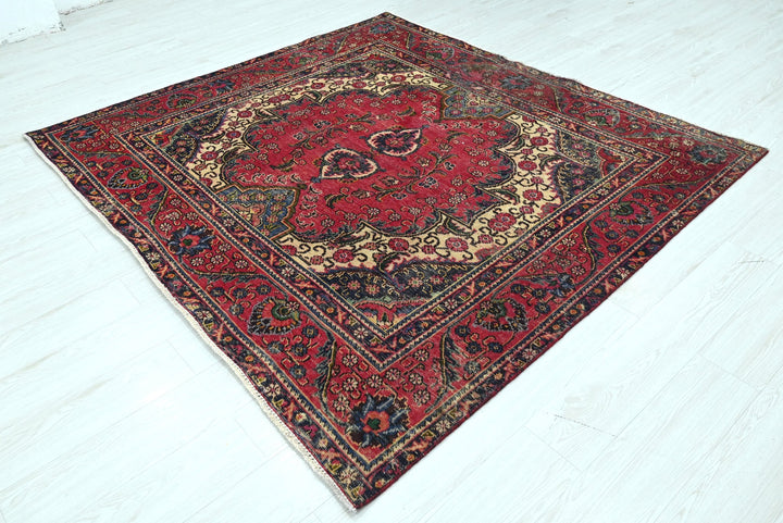 red Medium rug 6' 5" x 5' 10"
