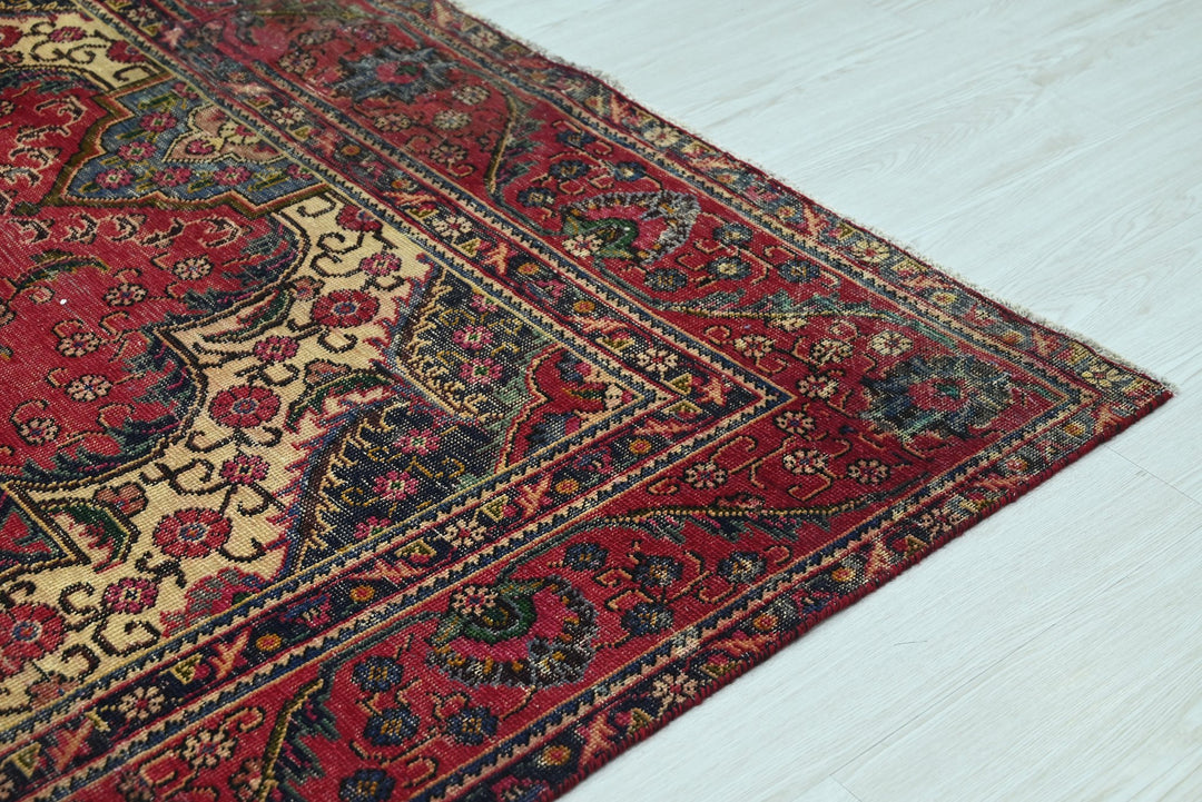 red Medium rug 6' 5" x 5' 10"