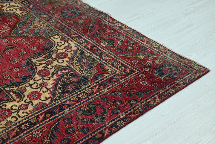 red Medium rug 6' 5" x 5' 10"