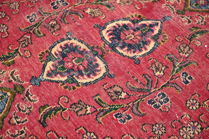 red Medium rug 6' 5" x 5' 10"