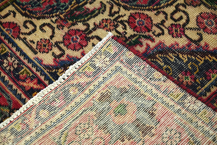 red Medium rug 6' 5" x 5' 10"
