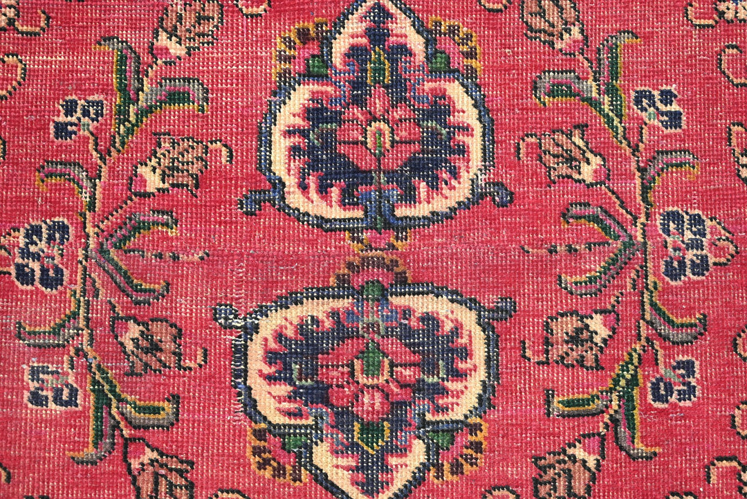 red Medium rug 6' 5" x 5' 10"