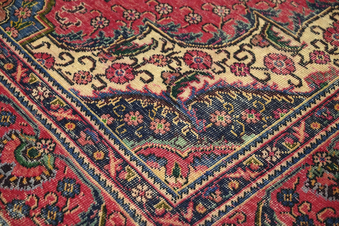 red Medium rug 6' 5" x 5' 10"