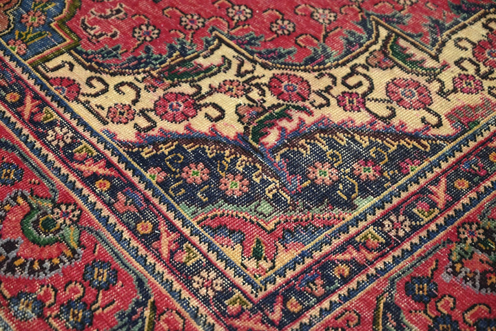 red Medium rug 6' 5" x 5' 10"