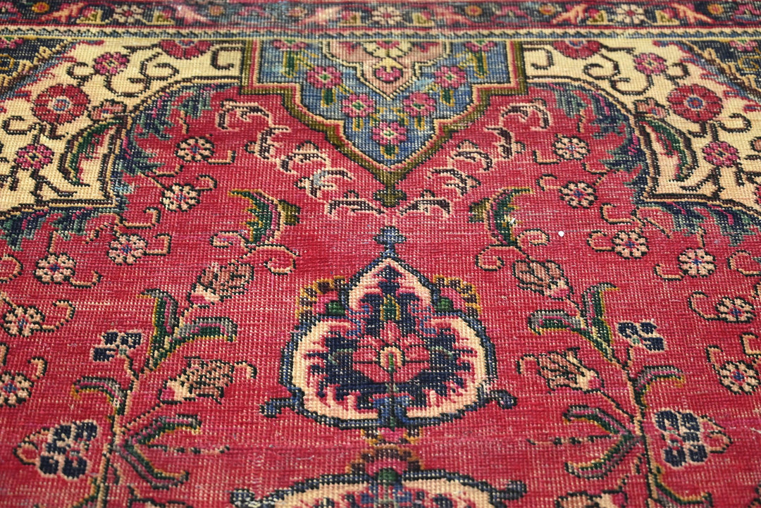 red Medium rug 6' 5" x 5' 10"