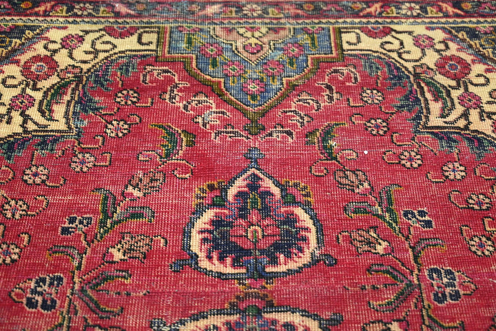 red Medium rug 6' 5" x 5' 10"