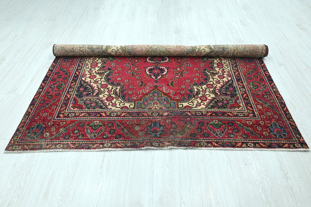 red Medium rug 6' 5" x 5' 10"