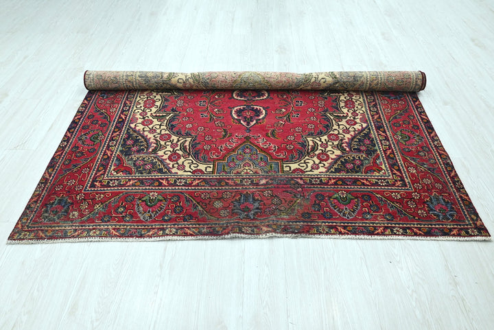 red Medium rug 6' 5" x 5' 10"