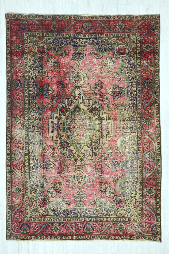 red Medium rug 6' 4" x 9' 0"