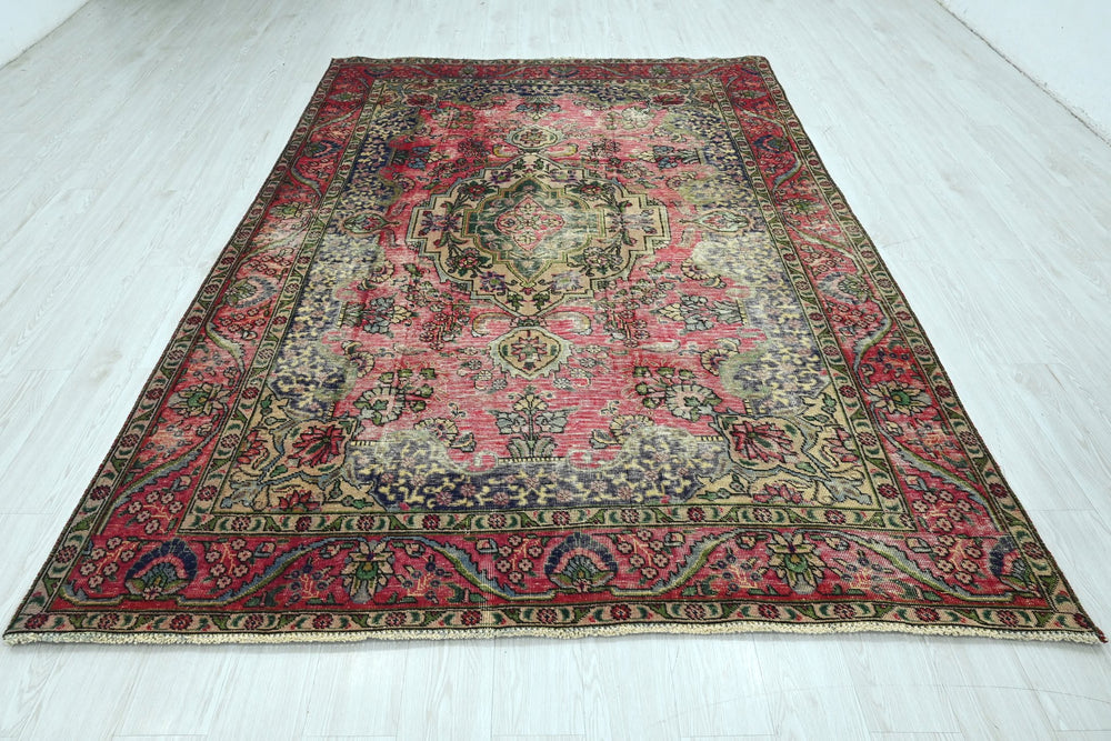 red Medium rug 6' 4" x 9' 0"