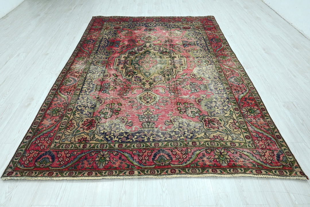 red Medium rug 6' 4" x 9' 0"
