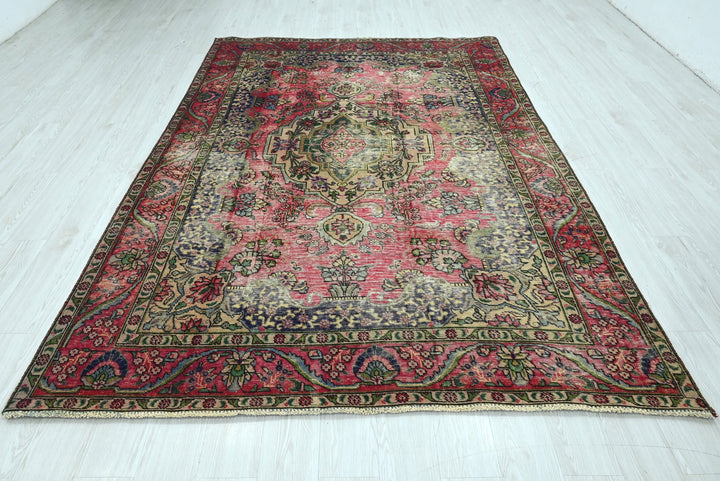 red Medium rug 6' 4" x 9' 0"