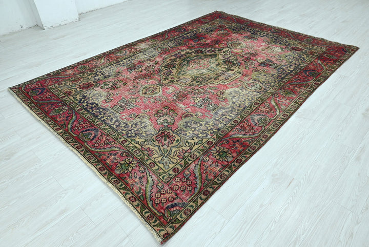 red Medium rug 6' 4" x 9' 0"